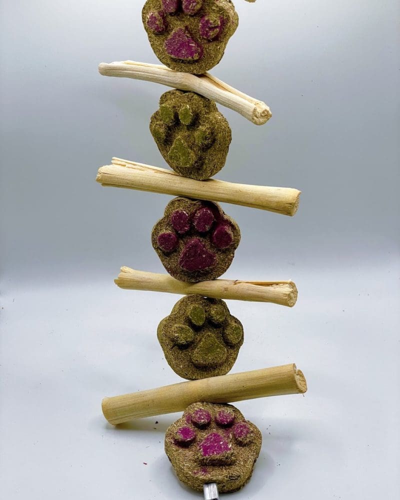 Timothy Hay Grass Paw Cakes and Bamboo Sticks Hanging Treat for Rabbit, Hamsters, Guinea Pigs, Chinchillas & Small Rodents