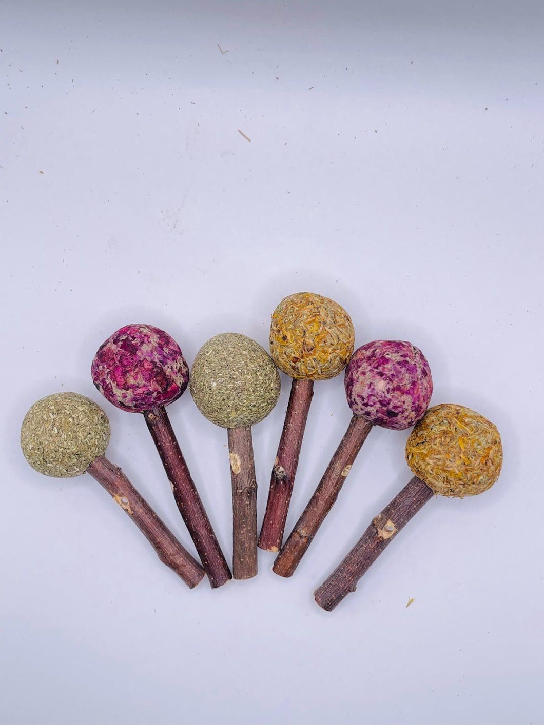 Timothy Hay Floral Grass Ball Lollipops Treat for Rabbit, Hamsters, Guinea Pigs, Chinchillas & Small Rodents.