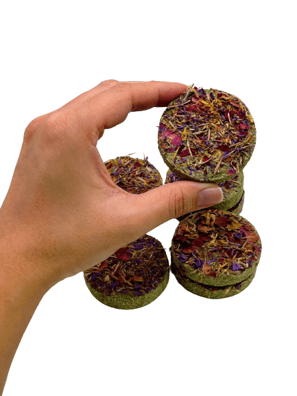 Timothy Hay Floral Grass Biscuit Treat With Petals Treat For Rabbits, Hamsters, Guinea Pigs, Chinchillas & Small Rodents