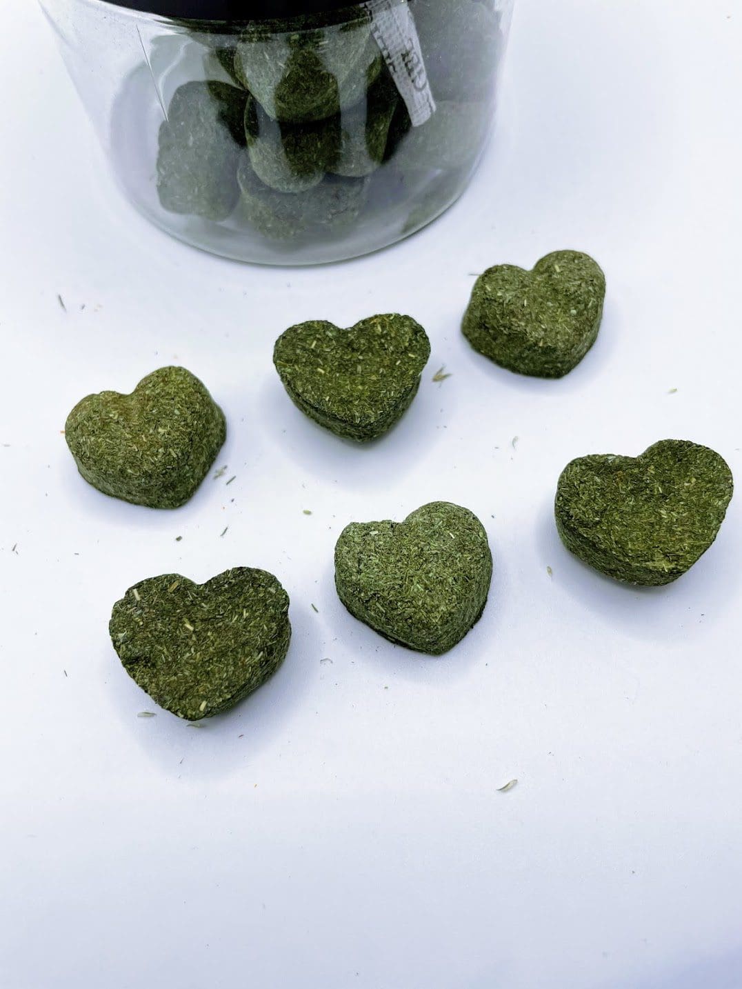 Mini Heart Timothy Hay Rabbit Treat. Also suitable for Chinchillas, Hamsters, Guinea Pigs, and other Small Rodents