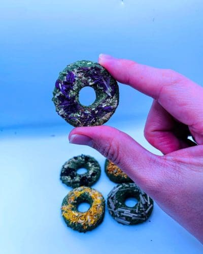 5 Pack Timothy Hay Floral Donuts Timothy Hay Grass Treat For Rabbit, Hamsters, Guinea Pigs, Chinchillas & Small Rodents