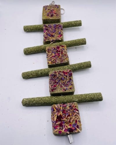 Timothy Hay Floral Grass Cube and Straw Hanging Chew Treat For Rabbit, Hamsters, Guinea Pigs, Chinchillas & Small Rodents.